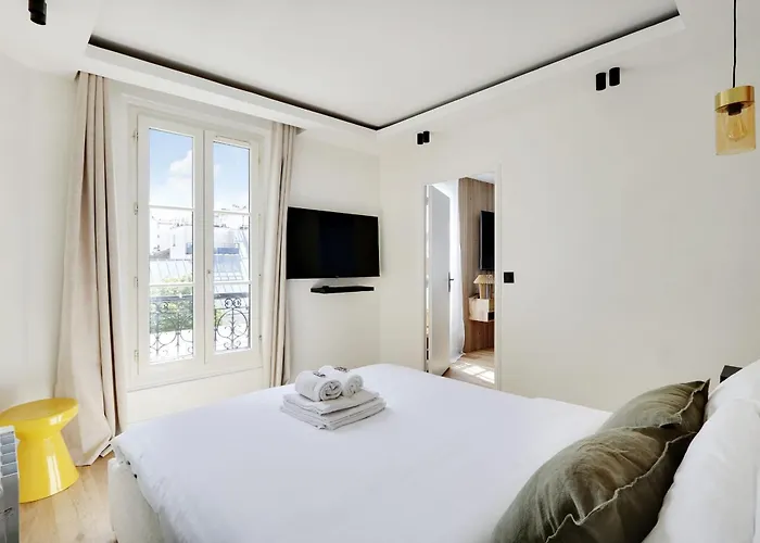 13 - Beautiful L013 * Paris